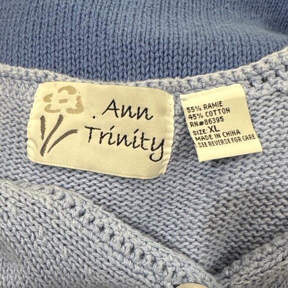 Vintage Floral V-Neck Sweater Vest for Fall and Spring Layering - Picture 4 of 5